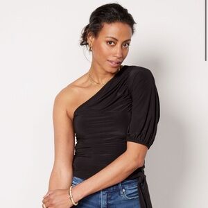 Evereve Jada One Shoulder top